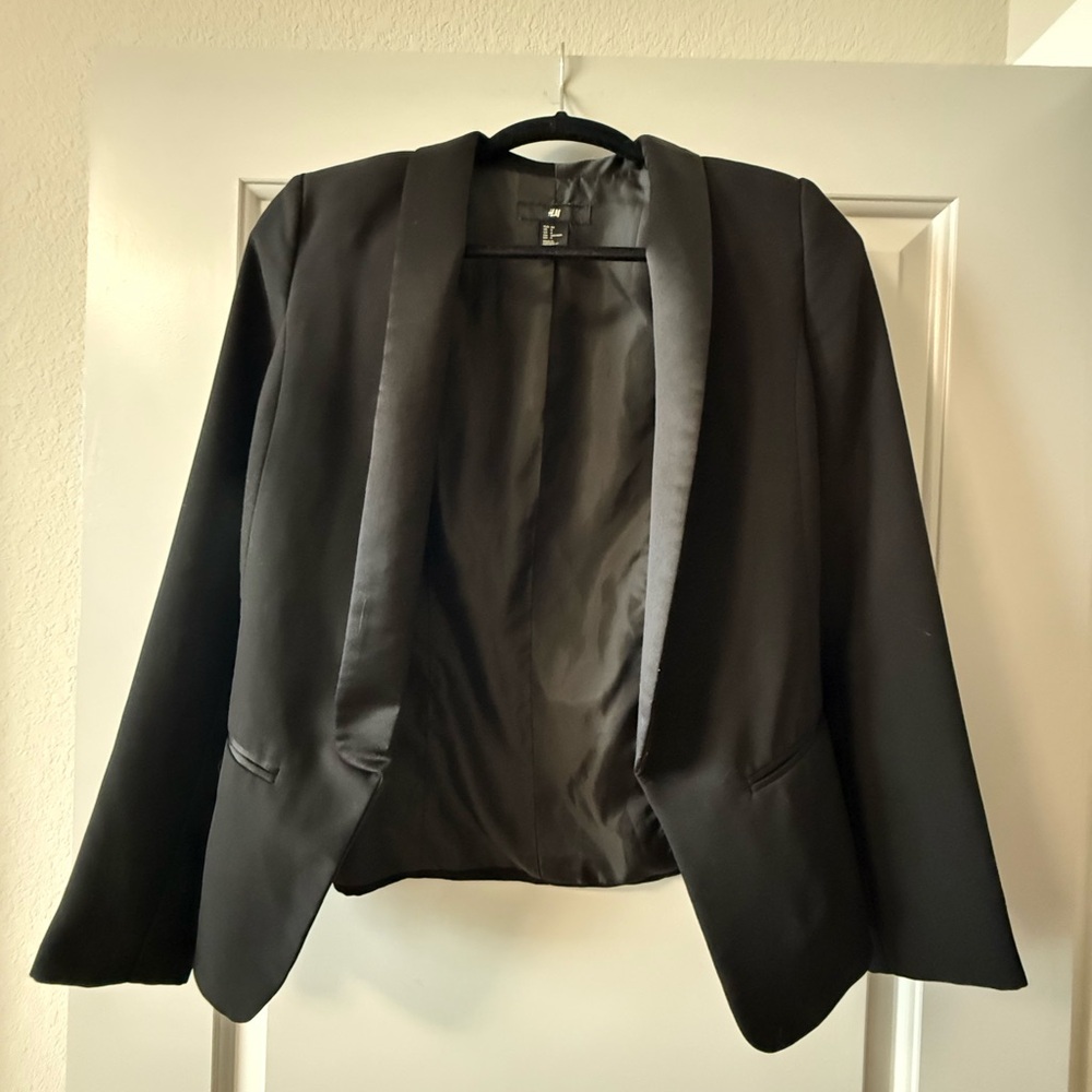 H&M Black Women's Blazer with Satin Lapel Size 4